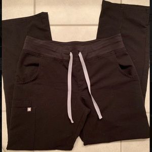 New without tags (didn’t fit) FIGS black cargo scrub pants